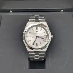 Alternative view of Vacheron Constantin 4520V/210A-B126 Overseas Silver Dial Steel